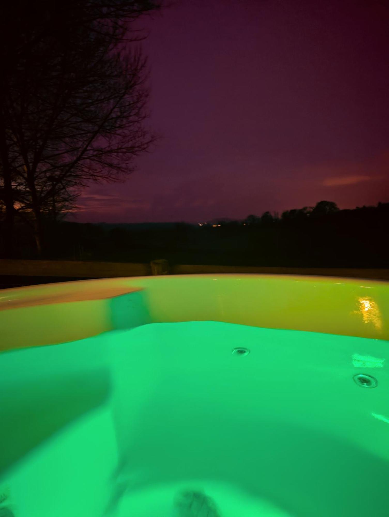 Caplor Glamping & Lodges Hereford Exterior photo