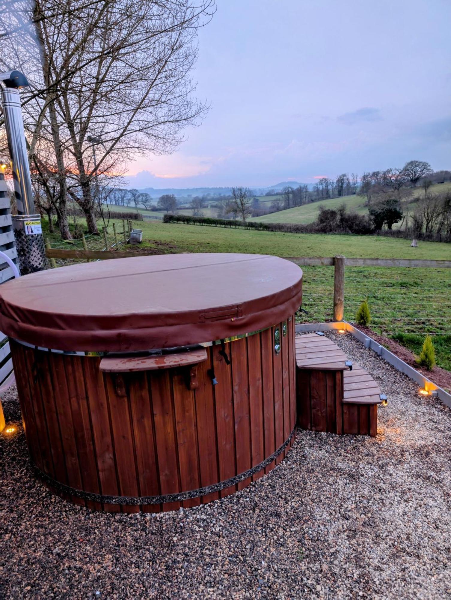 Caplor Glamping & Lodges Hereford Exterior photo